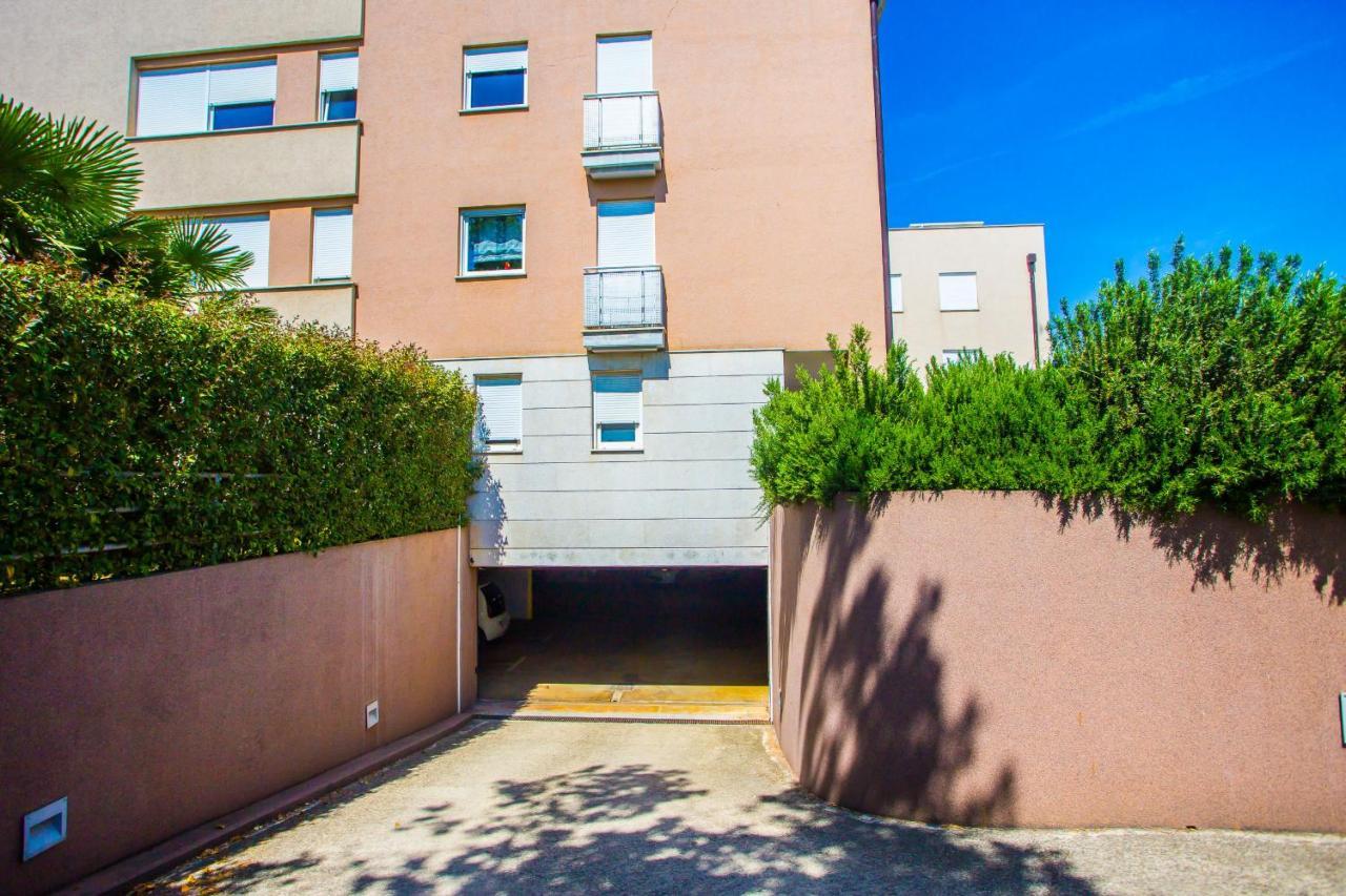 Apartment Dora Near Sea And Center With Private Garage Poreč Dış mekan fotoğraf